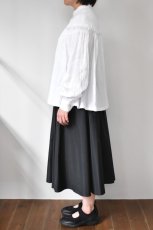 画像16: 【For WOMEN】Scye (サイ) Organic Linen Tucked Blouse [OFF WHITE] (16)