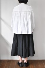 画像17: 【For WOMEN】Scye (サイ) Organic Linen Tucked Blouse [OFF WHITE] (17)