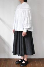 画像15: 【For WOMEN】Scye (サイ) Organic Linen Tucked Blouse [OFF WHITE] (15)