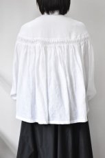 画像13: 【For WOMEN】Scye (サイ) Organic Linen Tucked Blouse [OFF WHITE] (13)