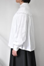 画像12: 【For WOMEN】Scye (サイ) Organic Linen Tucked Blouse [OFF WHITE] (12)