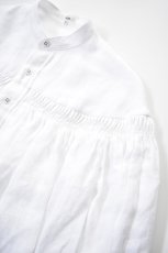 画像5: 【For WOMEN】Scye (サイ) Organic Linen Tucked Blouse [OFF WHITE] (5)