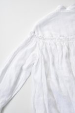 画像10: 【For WOMEN】Scye (サイ) Organic Linen Tucked Blouse [OFF WHITE] (10)