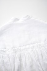 画像9: 【For WOMEN】Scye (サイ) Organic Linen Tucked Blouse [OFF WHITE] (9)