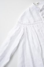 画像4: 【For WOMEN】Scye (サイ) Organic Linen Tucked Blouse [OFF WHITE] (4)