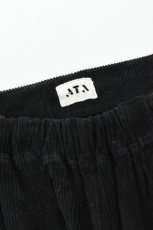 画像4: ATA (アタ) 8W CORD FRONT GATHERS EASY PANTS KNEE HAND ST STONE WASH [BLACK] (4)