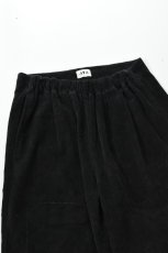 画像3: ATA (アタ) 8W CORD FRONT GATHERS EASY PANTS KNEE HAND ST STONE WASH [BLACK] (3)