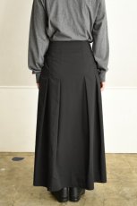 画像15: 【For WOMEN】Scye (サイ) Micro Polyester Twill Pleated Midi Skirt [BLACK] (15)