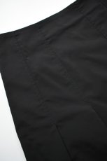 画像12: 【For WOMEN】Scye (サイ) Micro Polyester Twill Pleated Midi Skirt [BLACK] (12)