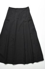 画像4: 【For WOMEN】Scye (サイ) Micro Polyester Twill Pleated Midi Skirt [BLACK] (4)