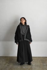 画像2: 【For WOMEN】Scye (サイ) Micro Polyester Twill Pleated Midi Skirt [BLACK] (2)