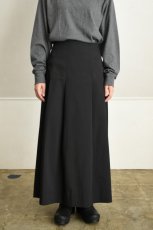 画像13: 【For WOMEN】Scye (サイ) Micro Polyester Twill Pleated Midi Skirt [BLACK] (13)