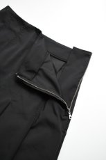 画像8: 【For WOMEN】Scye (サイ) Micro Polyester Twill Pleated Midi Skirt [BLACK] (8)