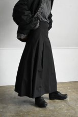 画像1: 【For WOMEN】Scye (サイ) Micro Polyester Twill Pleated Midi Skirt [BLACK] (1)