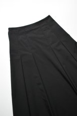 画像11: 【For WOMEN】Scye (サイ) Micro Polyester Twill Pleated Midi Skirt [BLACK] (11)